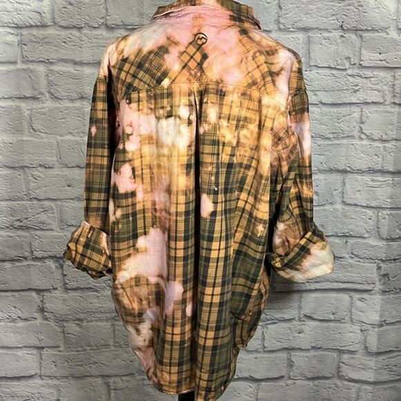 Reworked/upcycled flannel shirt - Picture 3 of 7